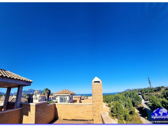 CHALET INDEPENDIENTE “EN OBRA” CON VISTAS AL MAR Y LA MONTAÑA / INDEPENDENT VILLA «UNDER WORK» WITH SEA AND MOUNTAIN VIEWS